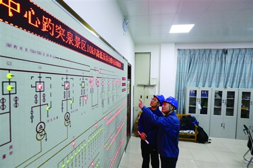 济南供电公司工作人员对趵突泉景区配电室进行巡视,确保景区安全可靠用电